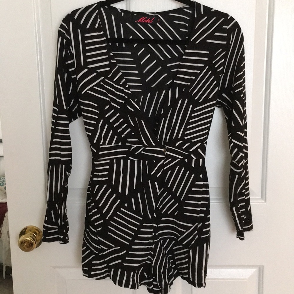 Sexy black and white long sleeve romper